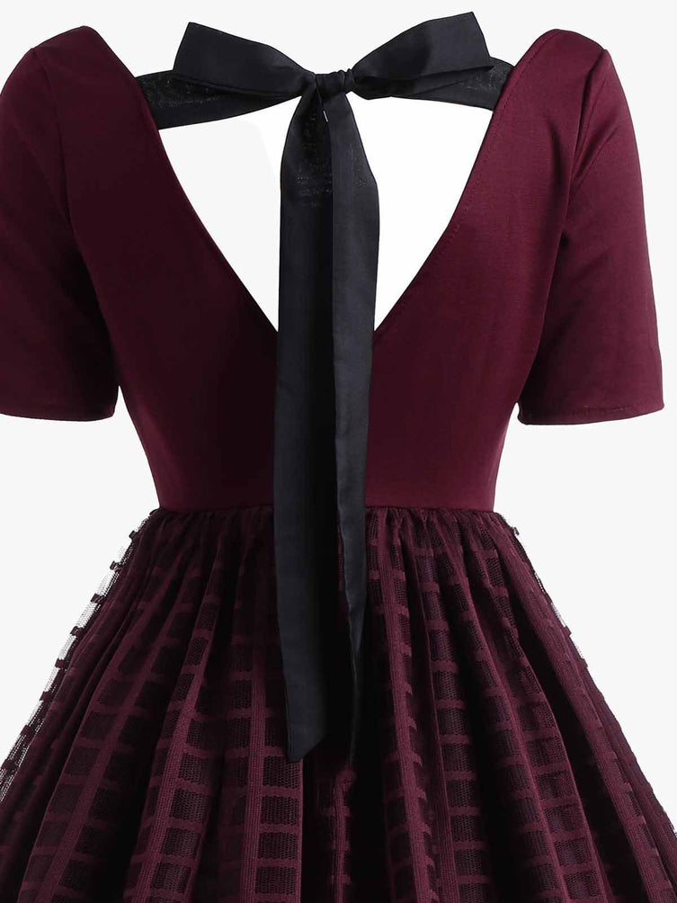 Vestido rojo vino de los años 50 con cordones en la espalda
